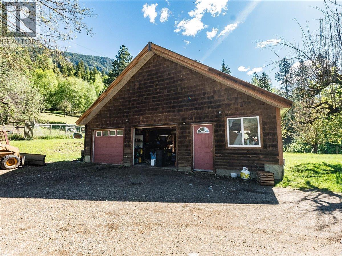 2960 UPPER SLOCAN PARK Road - 10