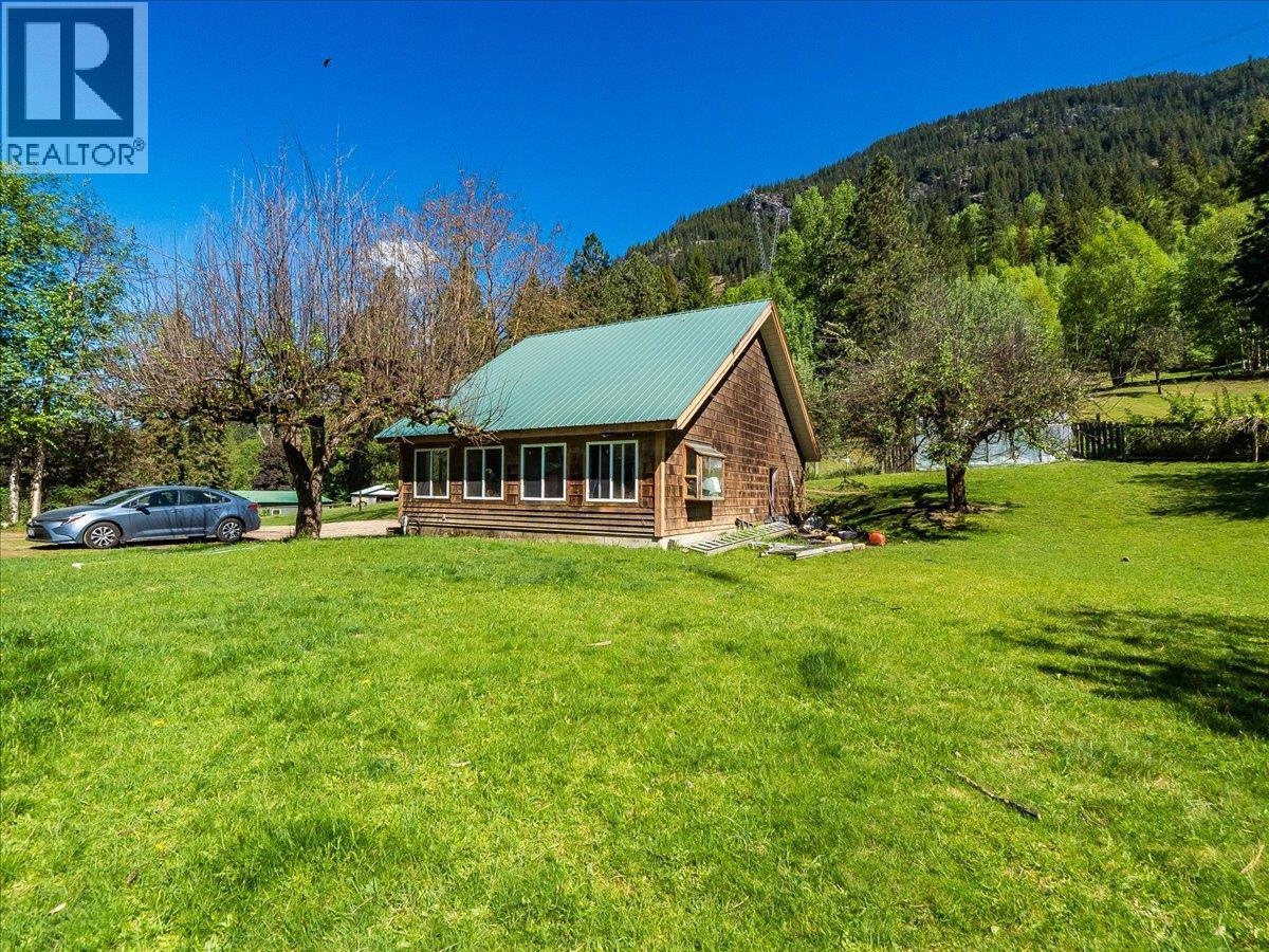 2960 UPPER SLOCAN PARK Road - 13