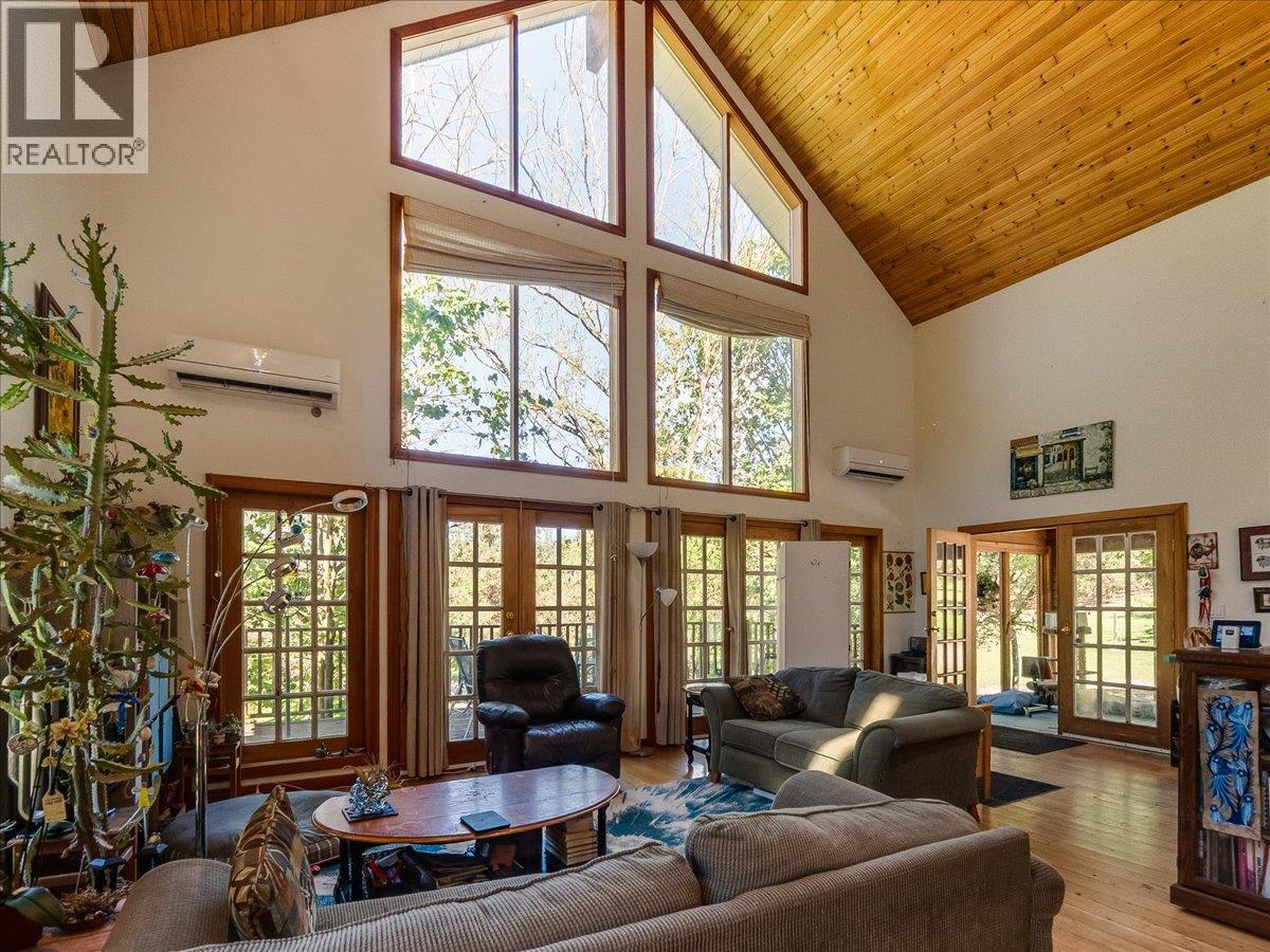 2960 UPPER SLOCAN PARK Road - 25