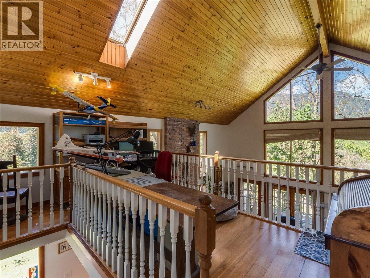2960 UPPER SLOCAN PARK Road - 31