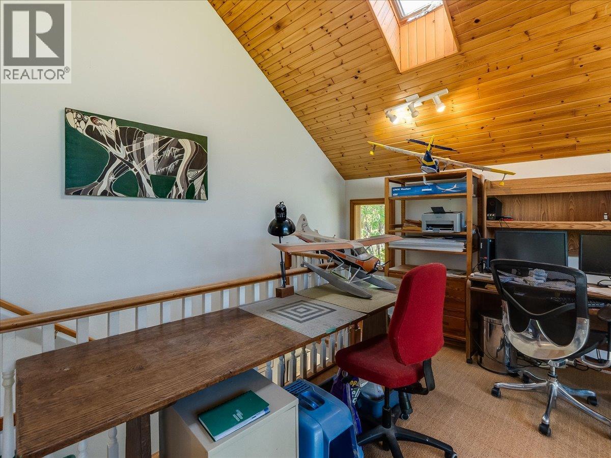 2960 UPPER SLOCAN PARK Road - 32