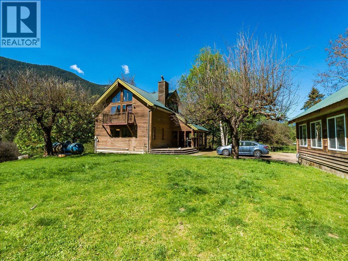 2960 UPPER SLOCAN PARK Road - 4