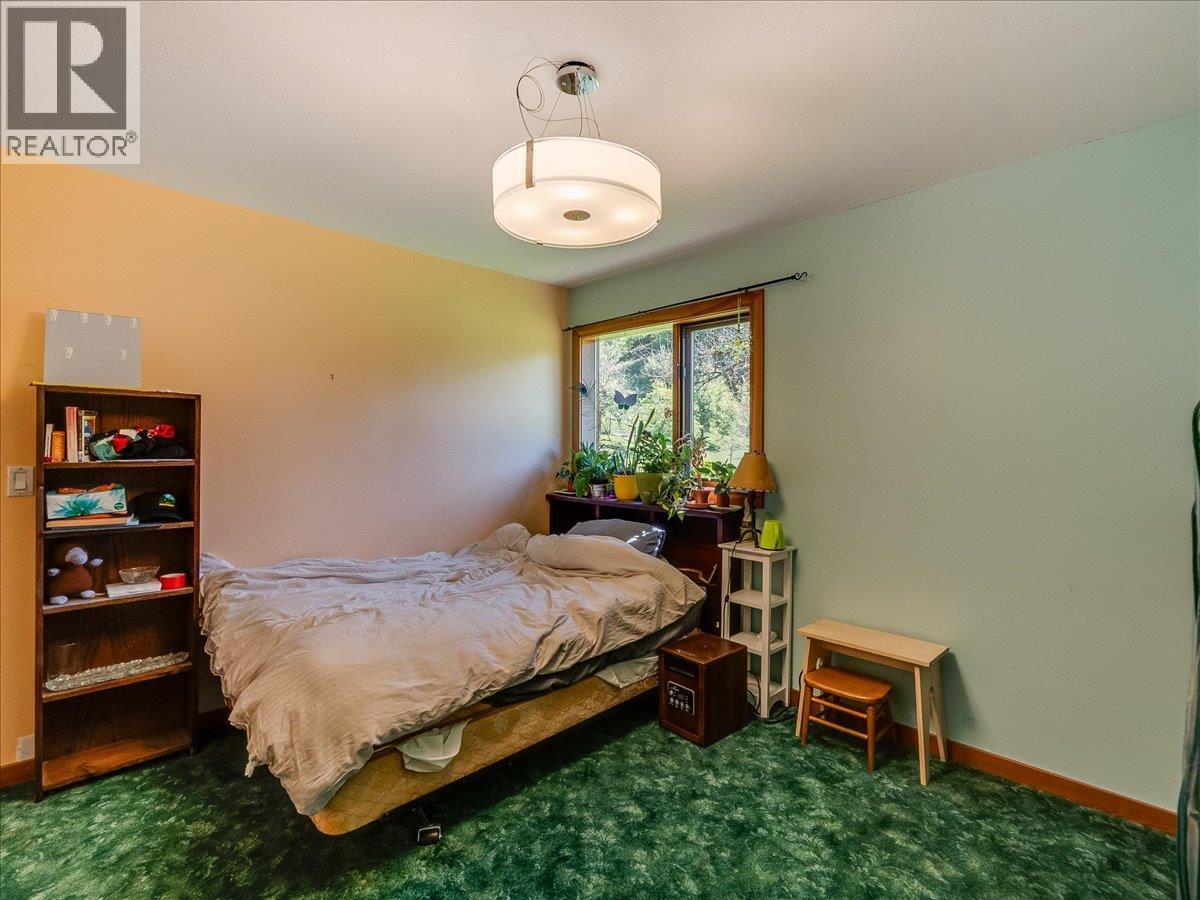 2960 UPPER SLOCAN PARK Road - 47
