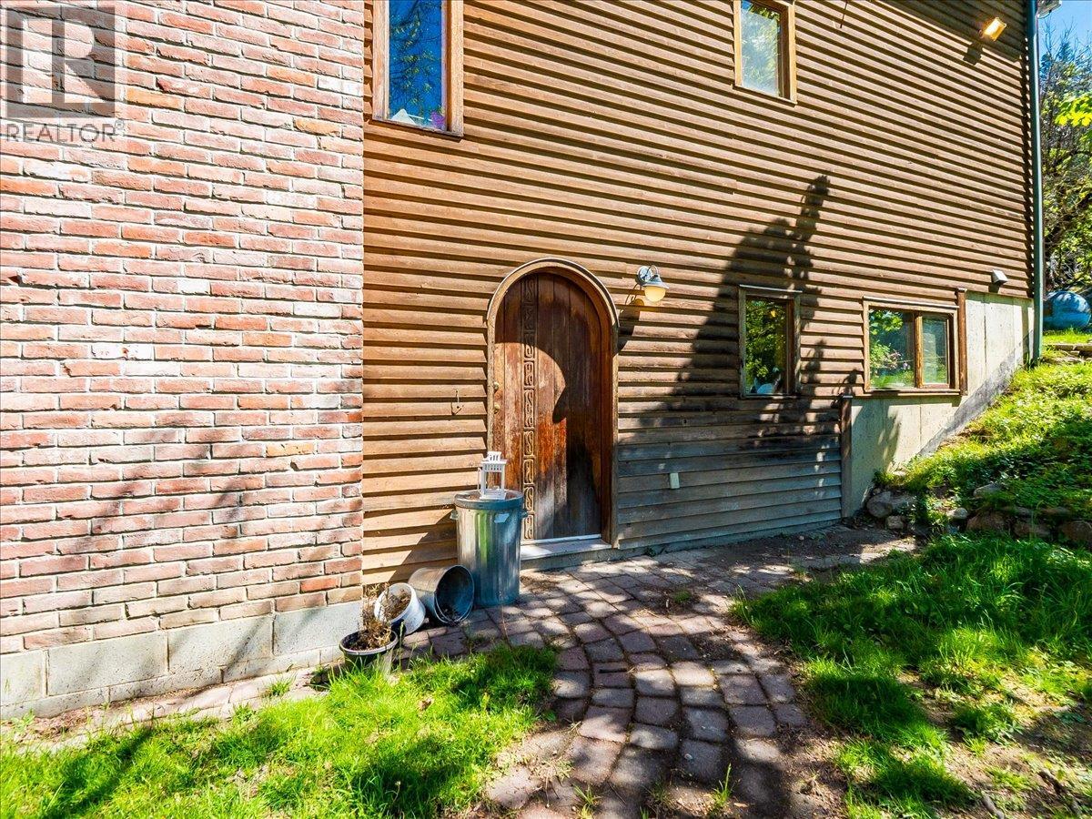 2960 UPPER SLOCAN PARK Road - 56