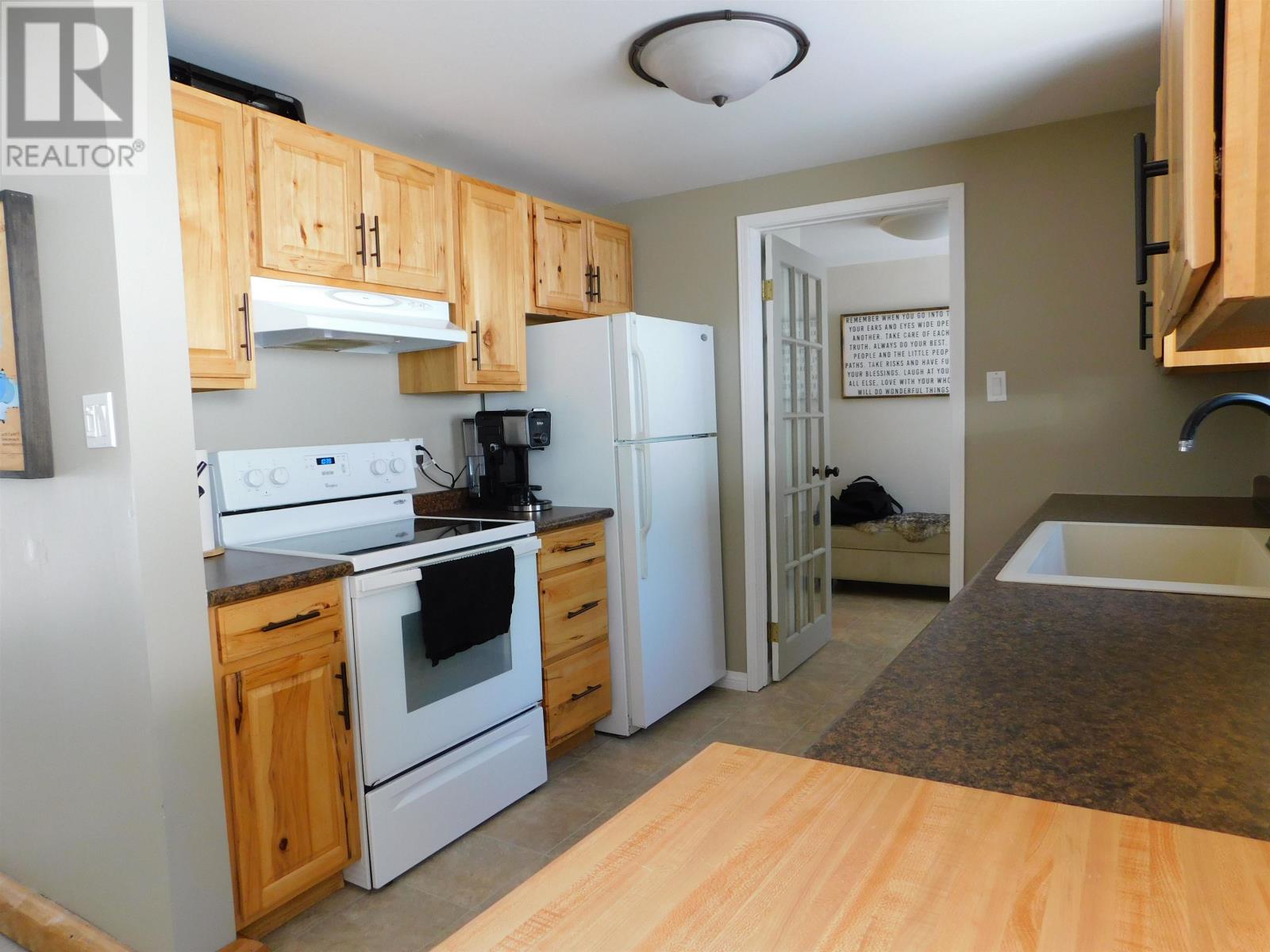 157 Harris CRES - 13