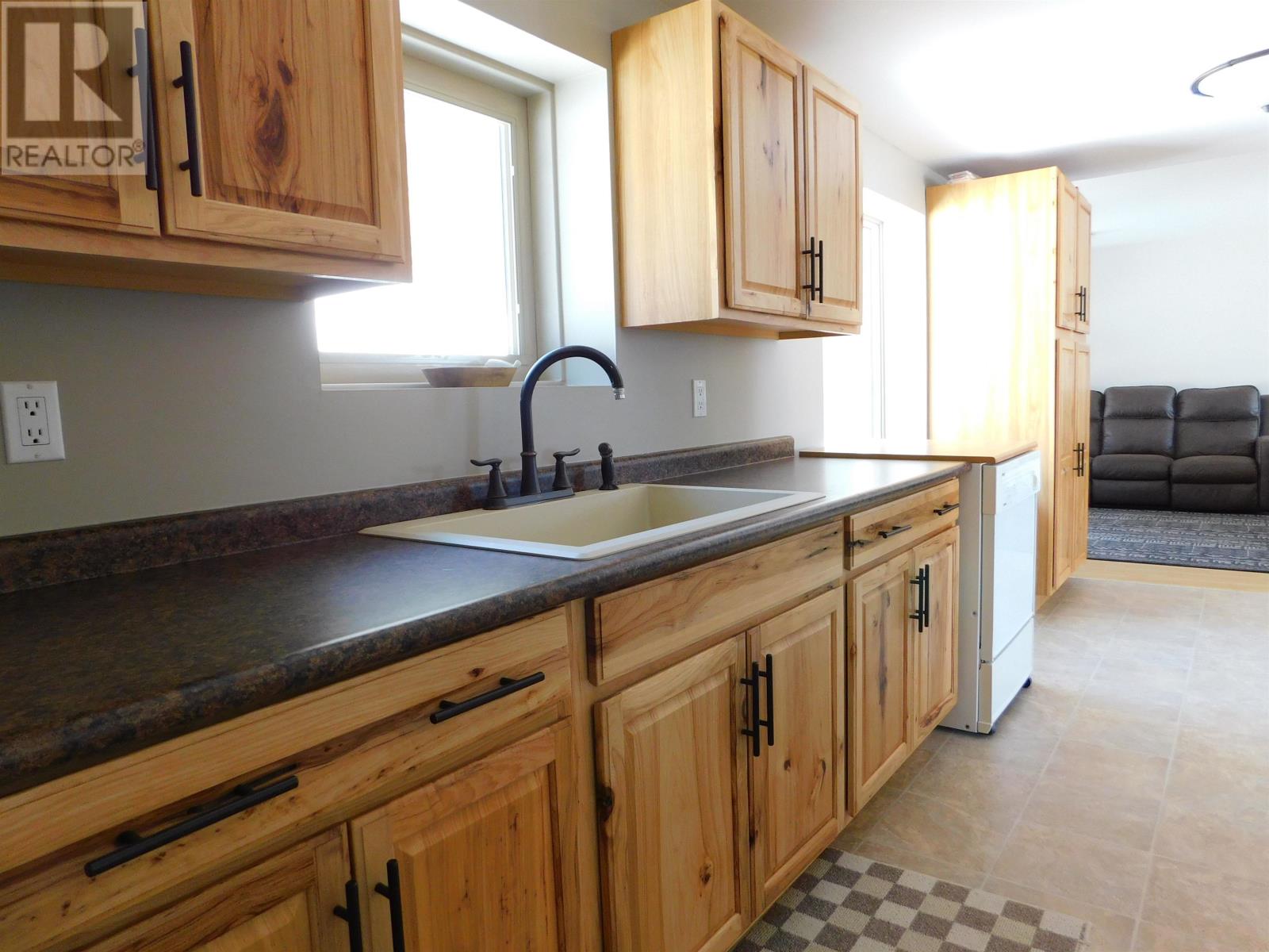 157 Harris CRES - 11