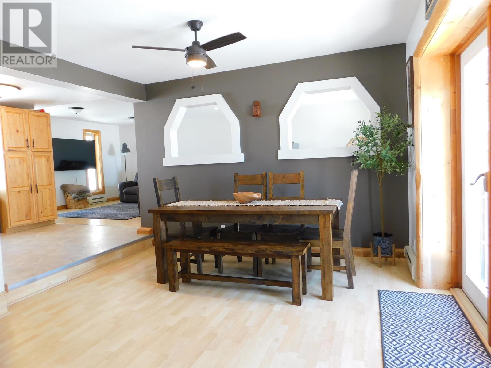 157 Harris CRES - 18