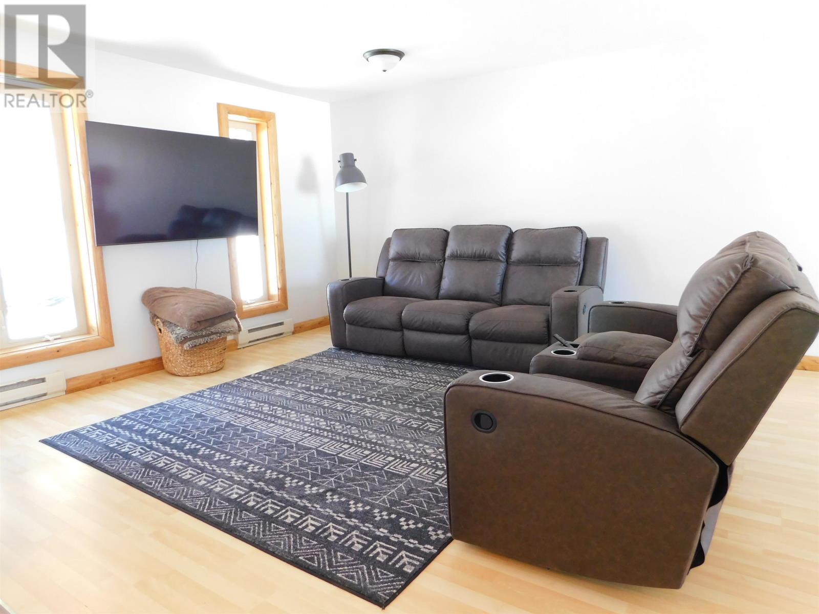 157 Harris CRES - 14