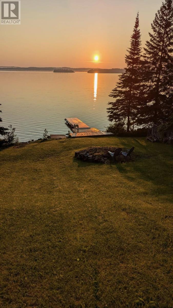157 Harris CRES - 34