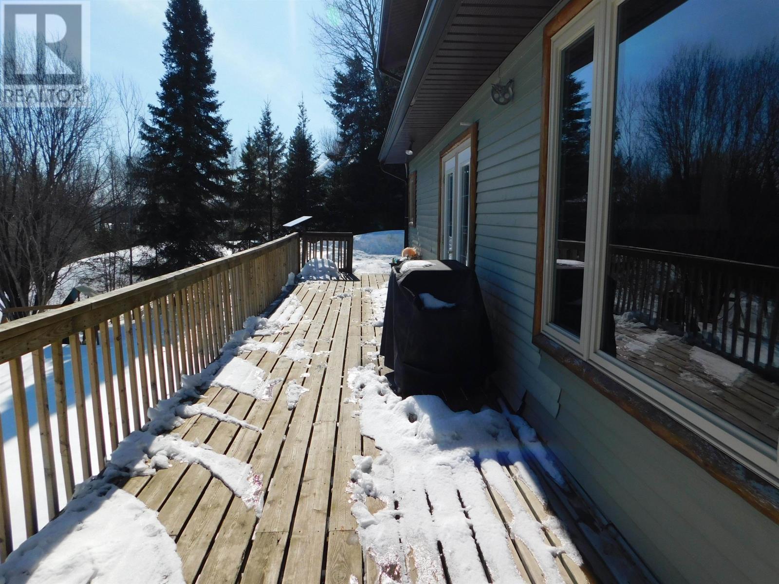 157 Harris CRES - 4