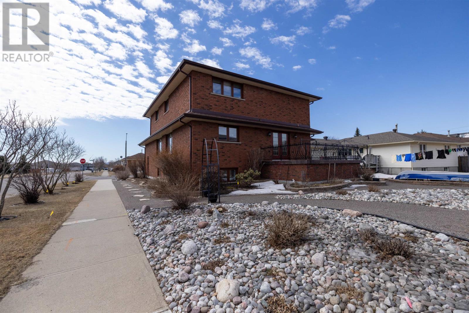 405 Riviera DR - 29