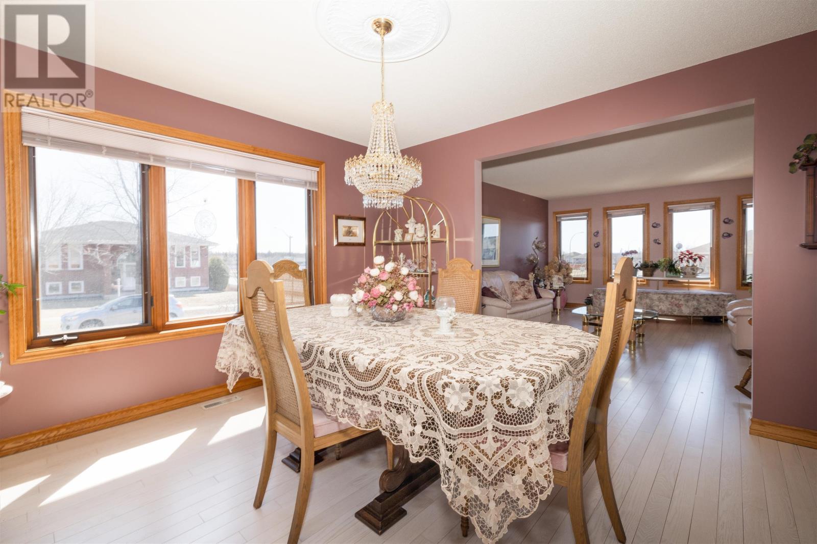 405 Riviera DR - 7