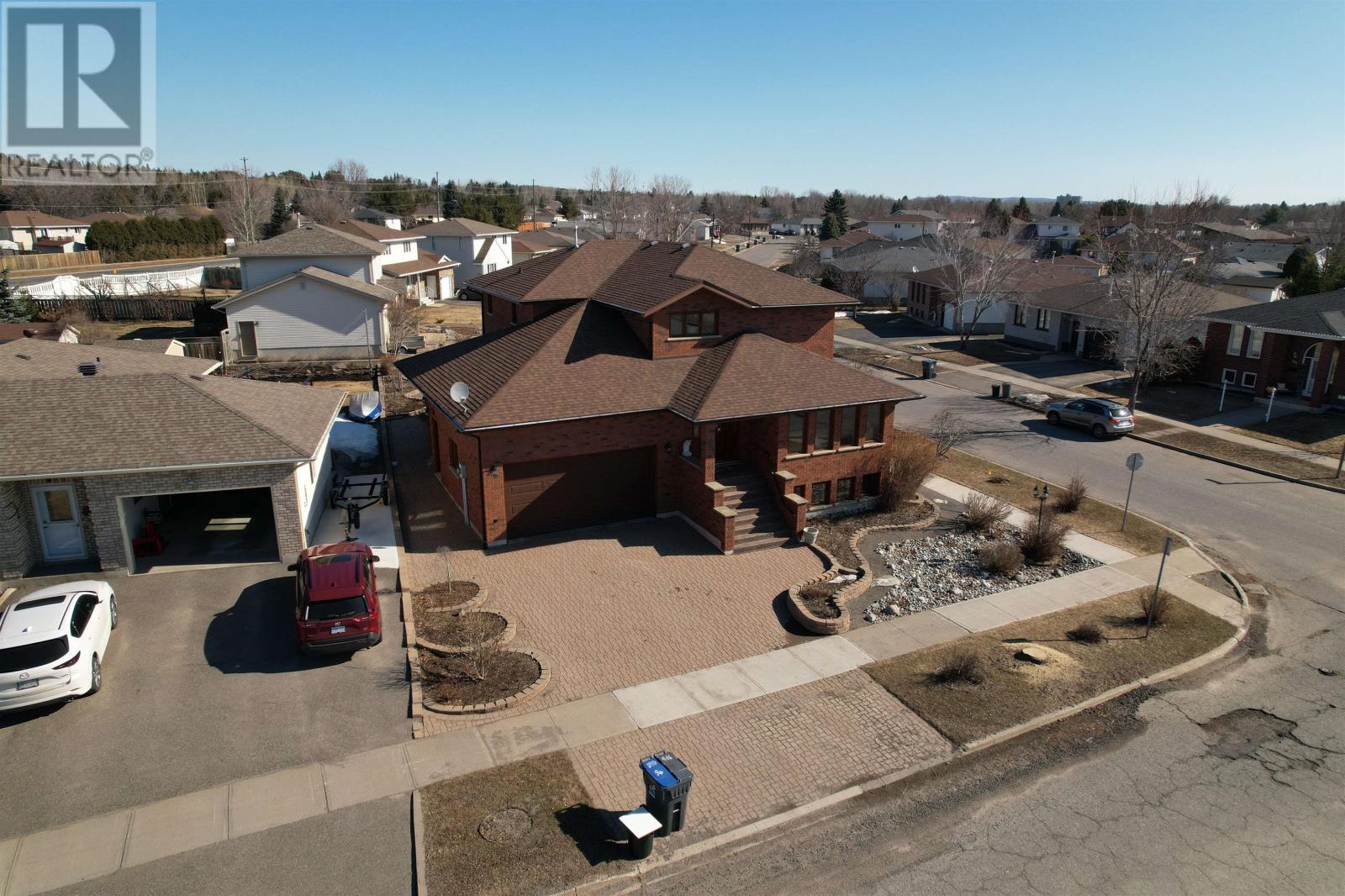 405 Riviera DR - 35