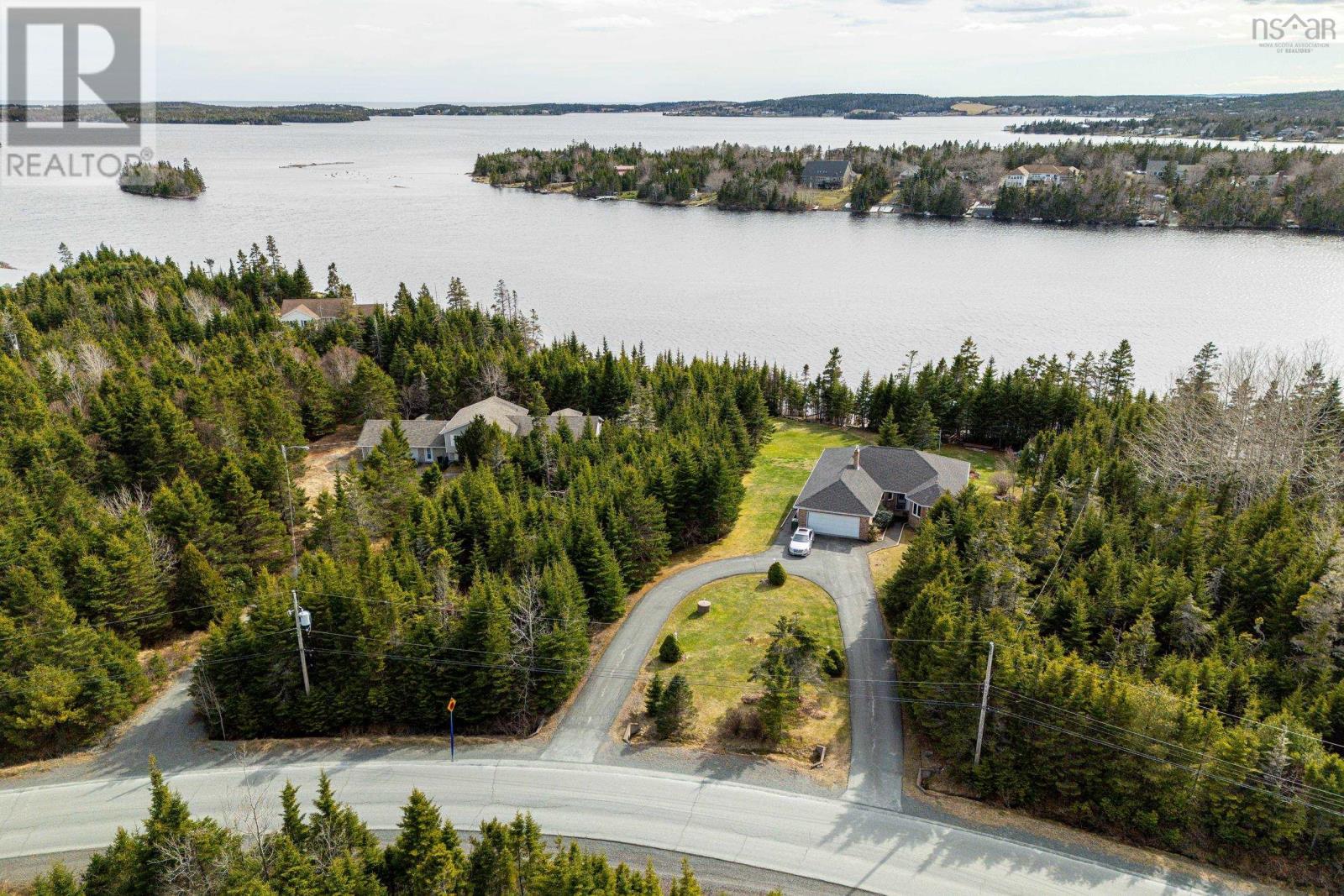 287 Greenough Drive - 33