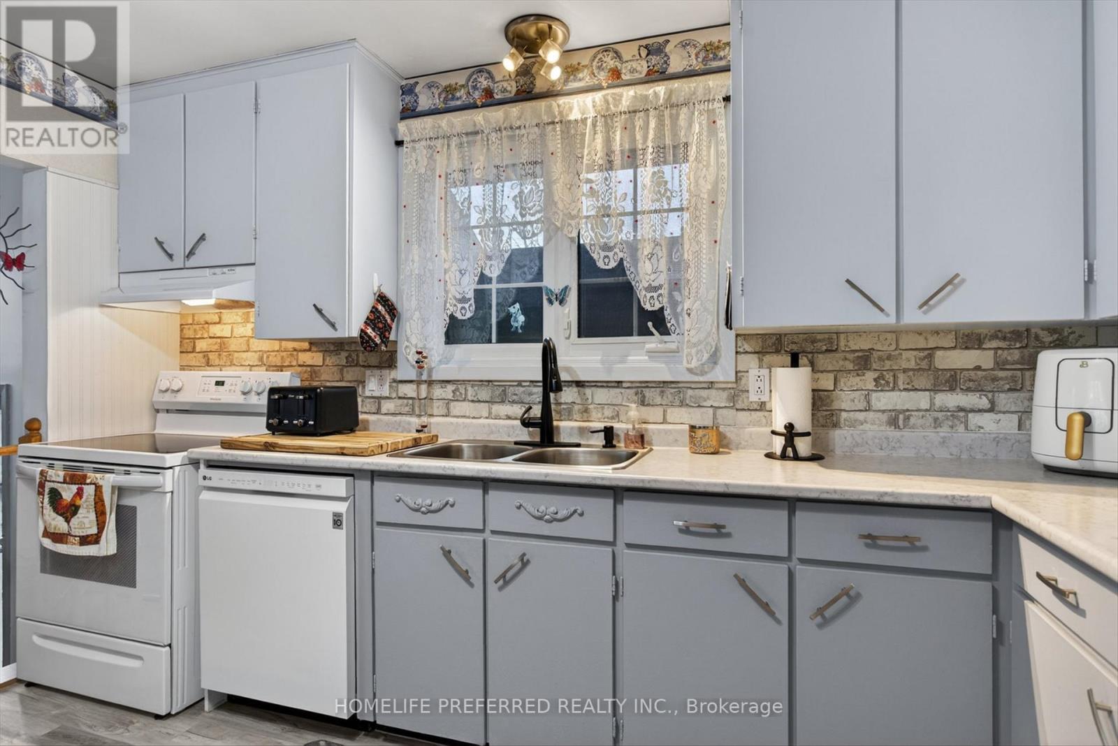 893 CUMBERLAND AVENUE - 7