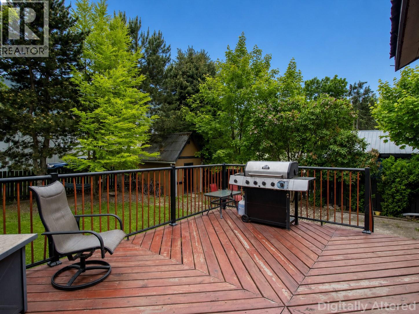 7310 51 Street NE - 12