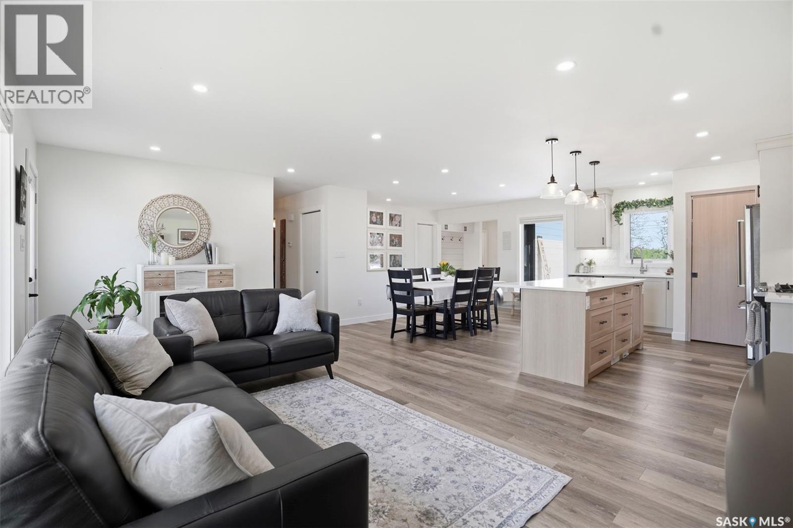 112 8th AVENUE E - 5