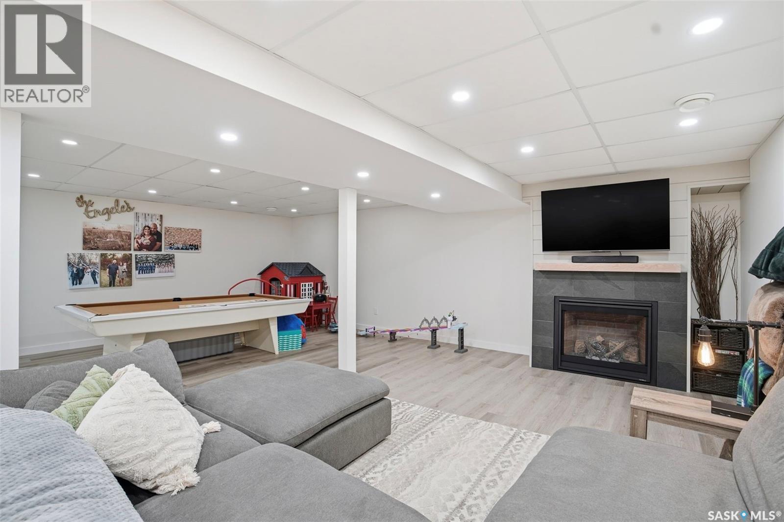 112 8th AVENUE E - 25