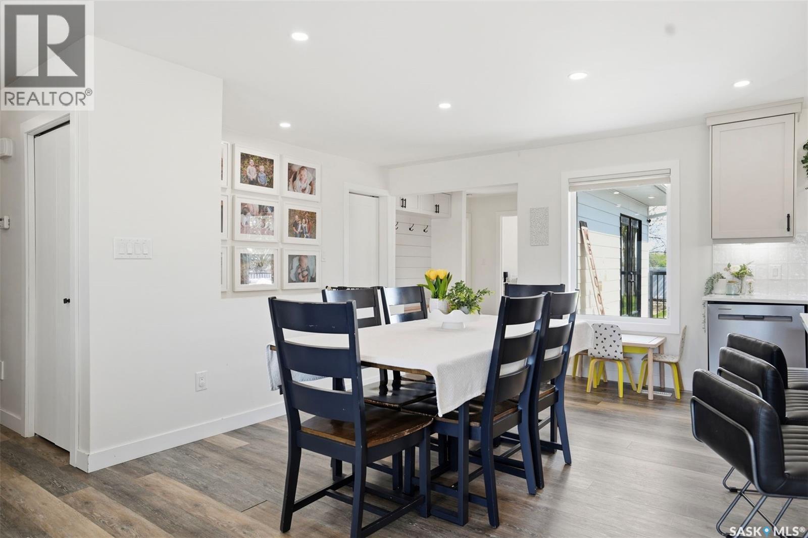 112 8th AVENUE E - 10