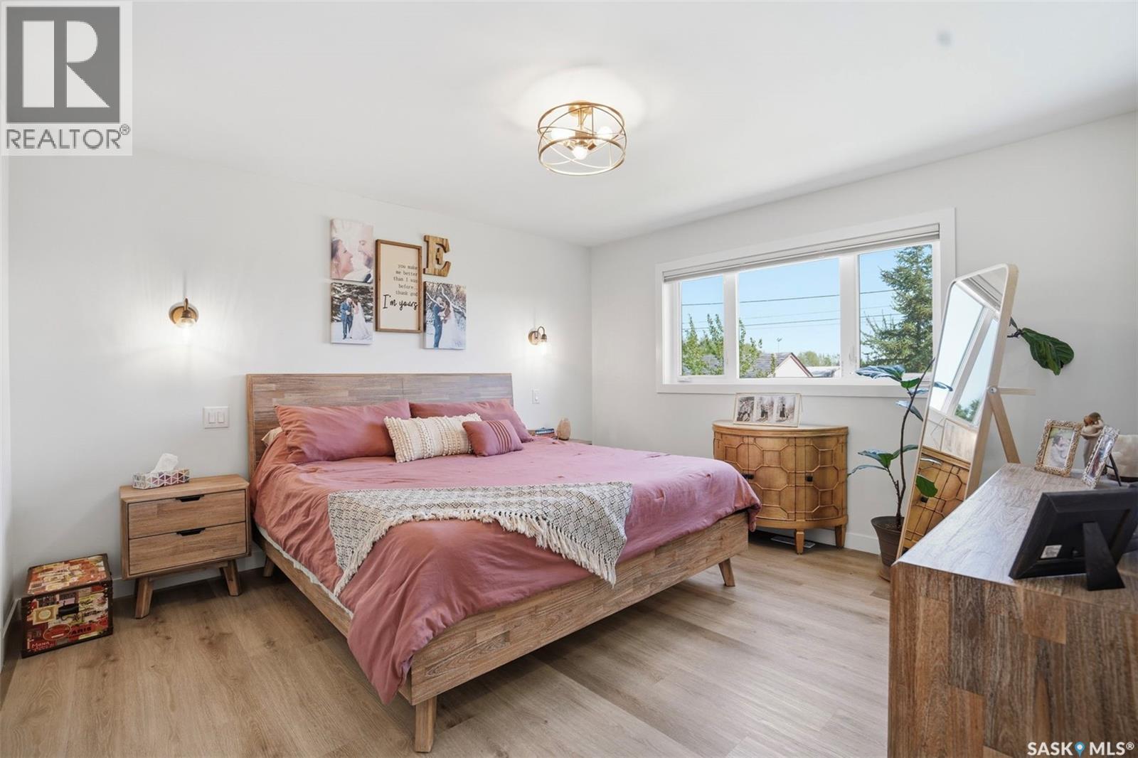112 8th AVENUE E - 11