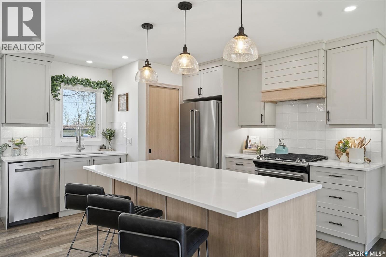 112 8th AVENUE E - 7