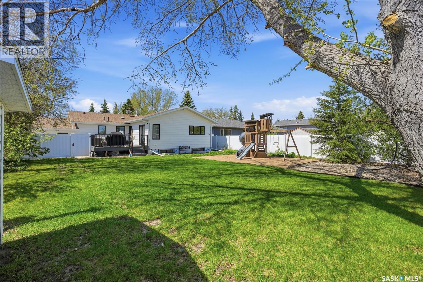 112 8th AVENUE E - 38