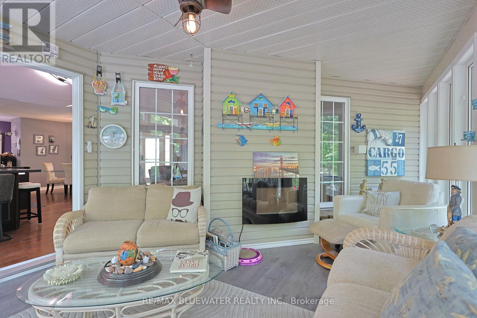 10419 PINETREE DRIVE - 22