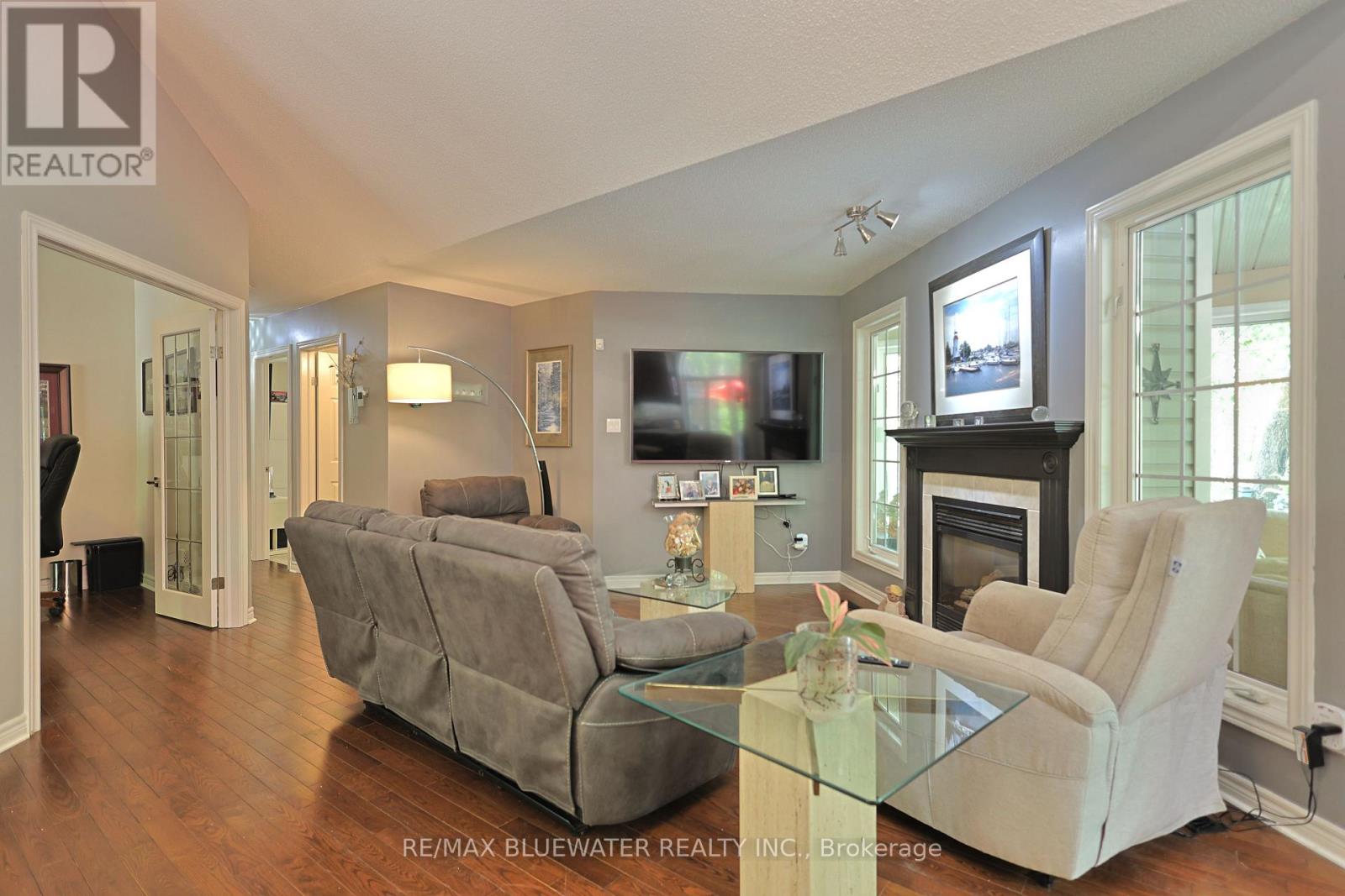 10419 PINETREE DRIVE - 23