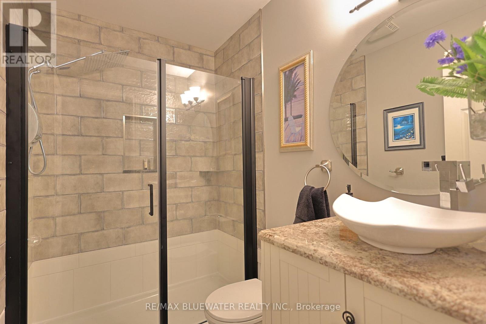 10419 PINETREE DRIVE - 32