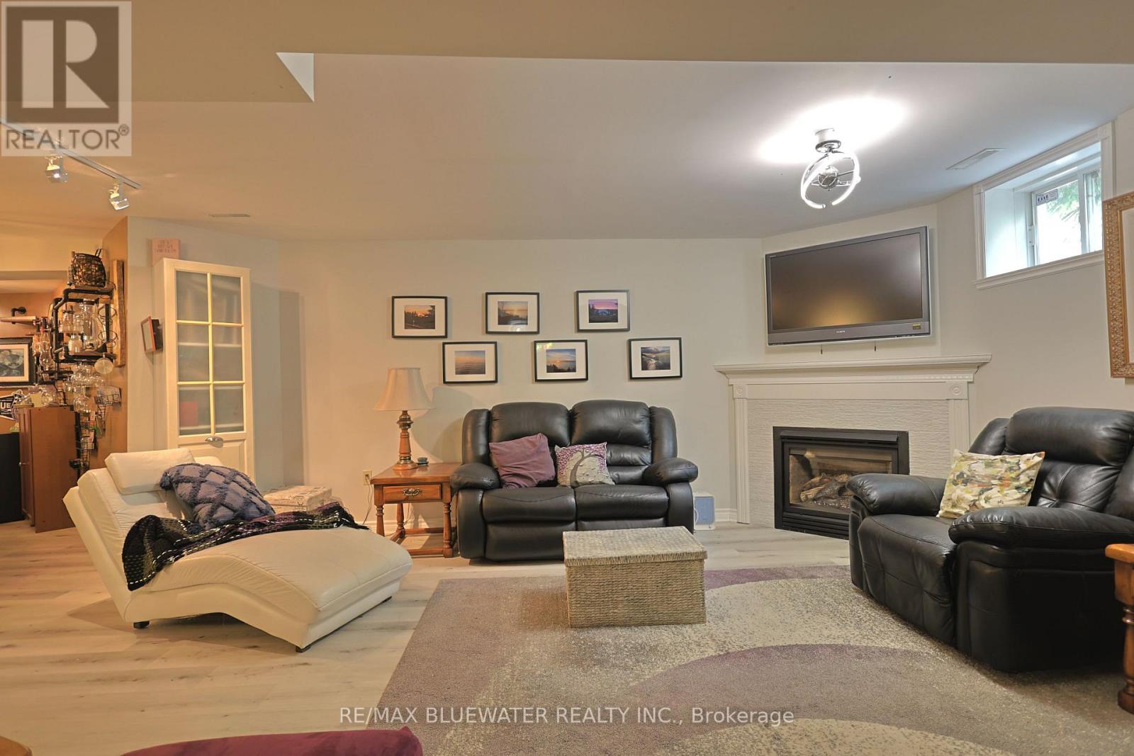 10419 PINETREE DRIVE - 36