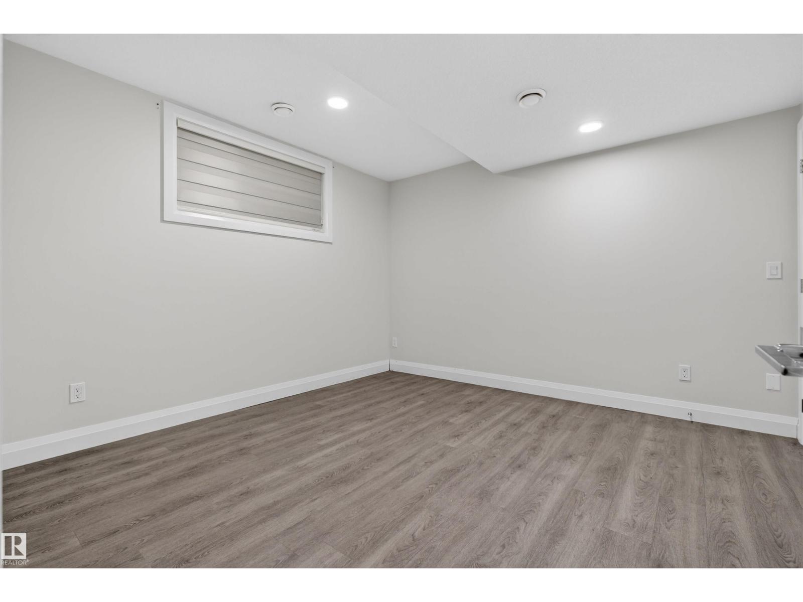 12029 47 ST NW - 26
