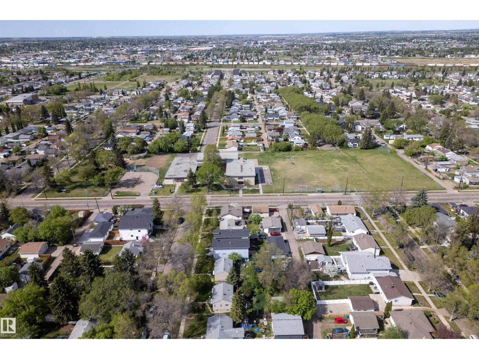 12029 47 ST NW - 38