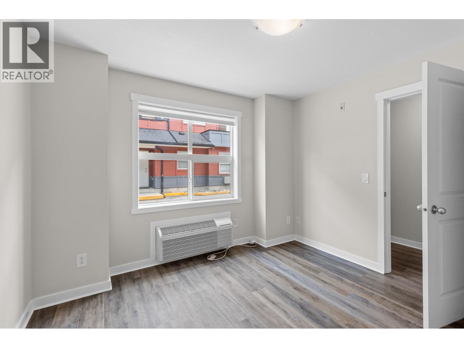 #105A 1475 Glenmore Road N - 13