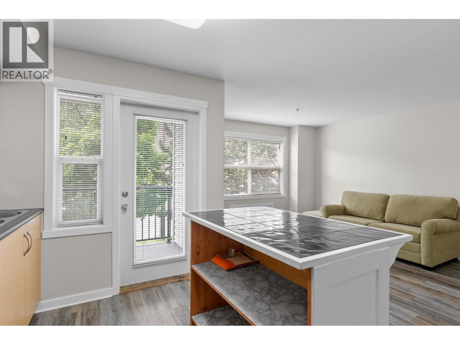 #105A 1475 Glenmore Road N - 8