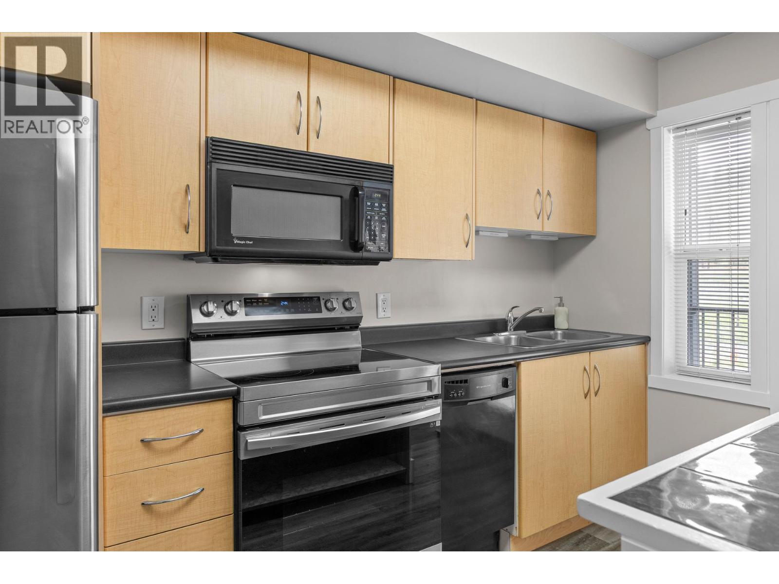 #105A 1475 Glenmore Road N - 10