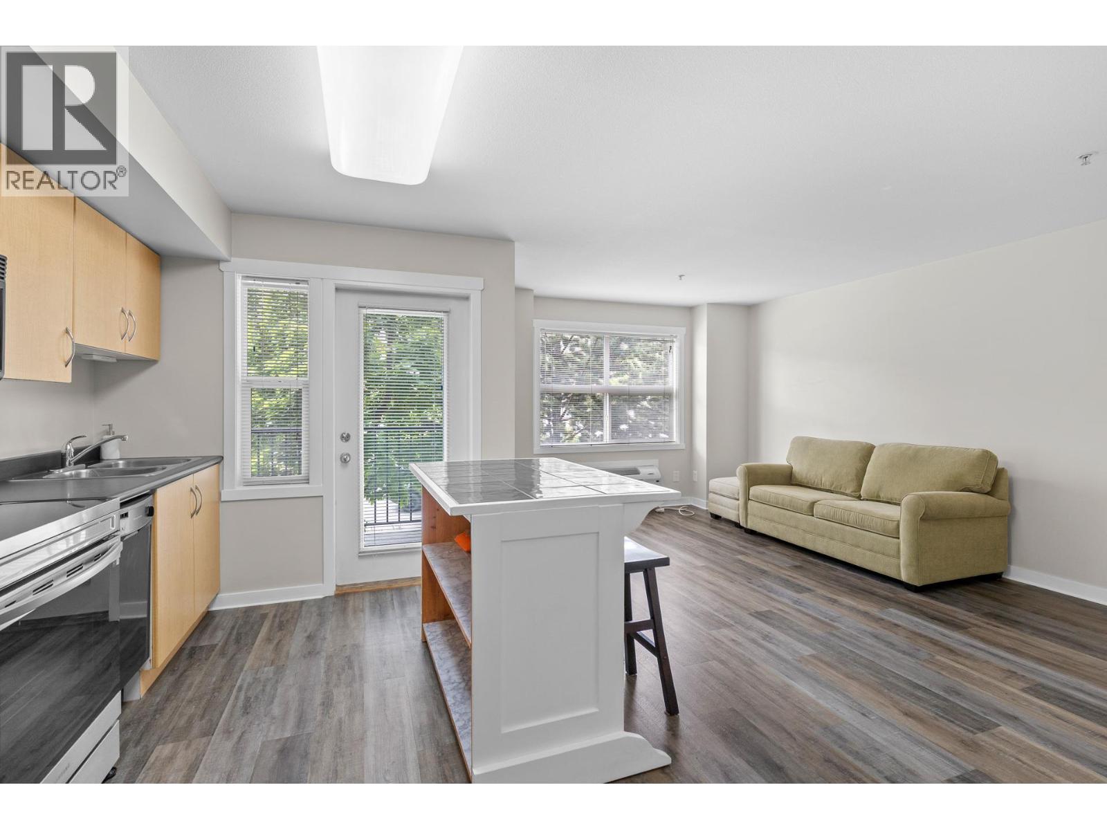 #105A 1475 Glenmore Road N - 7