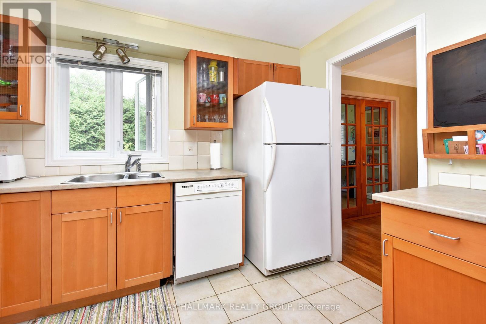 32 ARUNDEL AVENUE - 11
