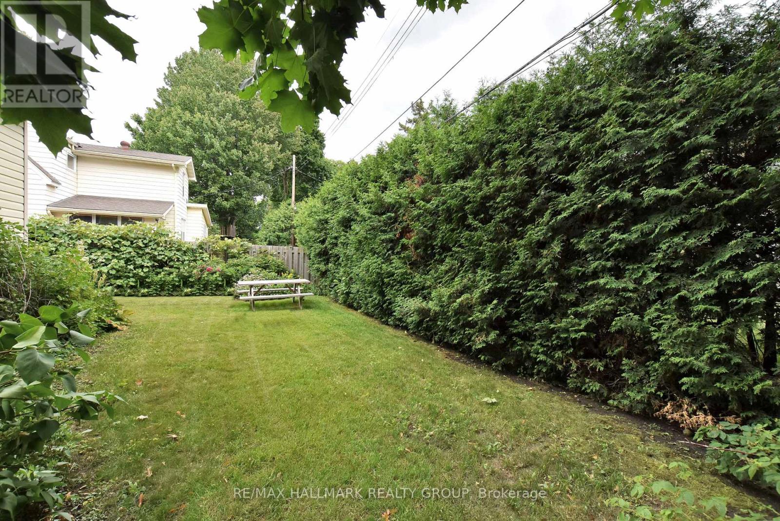 32 ARUNDEL AVENUE - 23