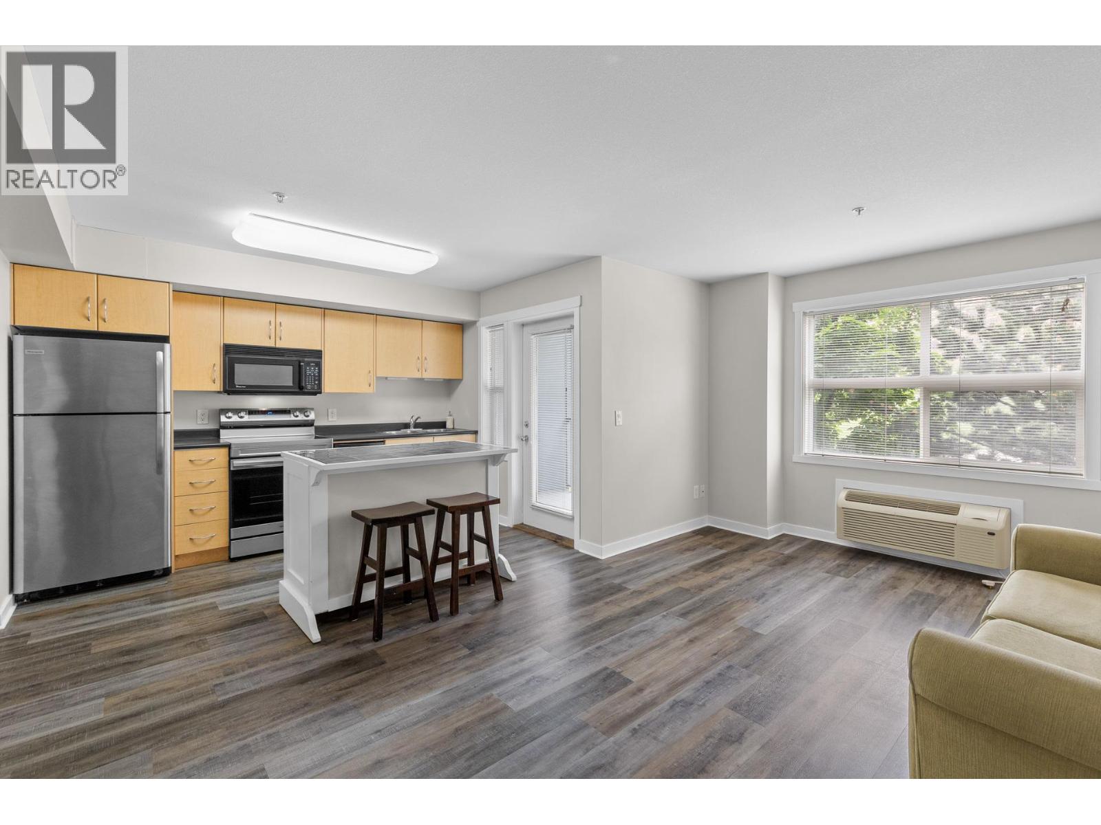 #105A 1475 Glenmore Road N - 6