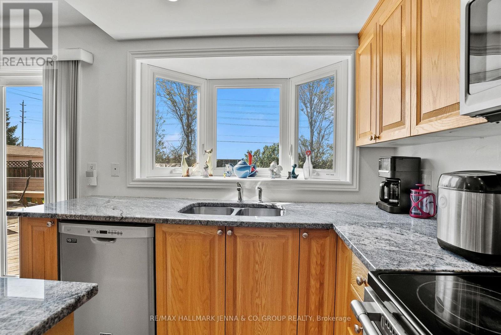43 ELKE DRIVE - 11