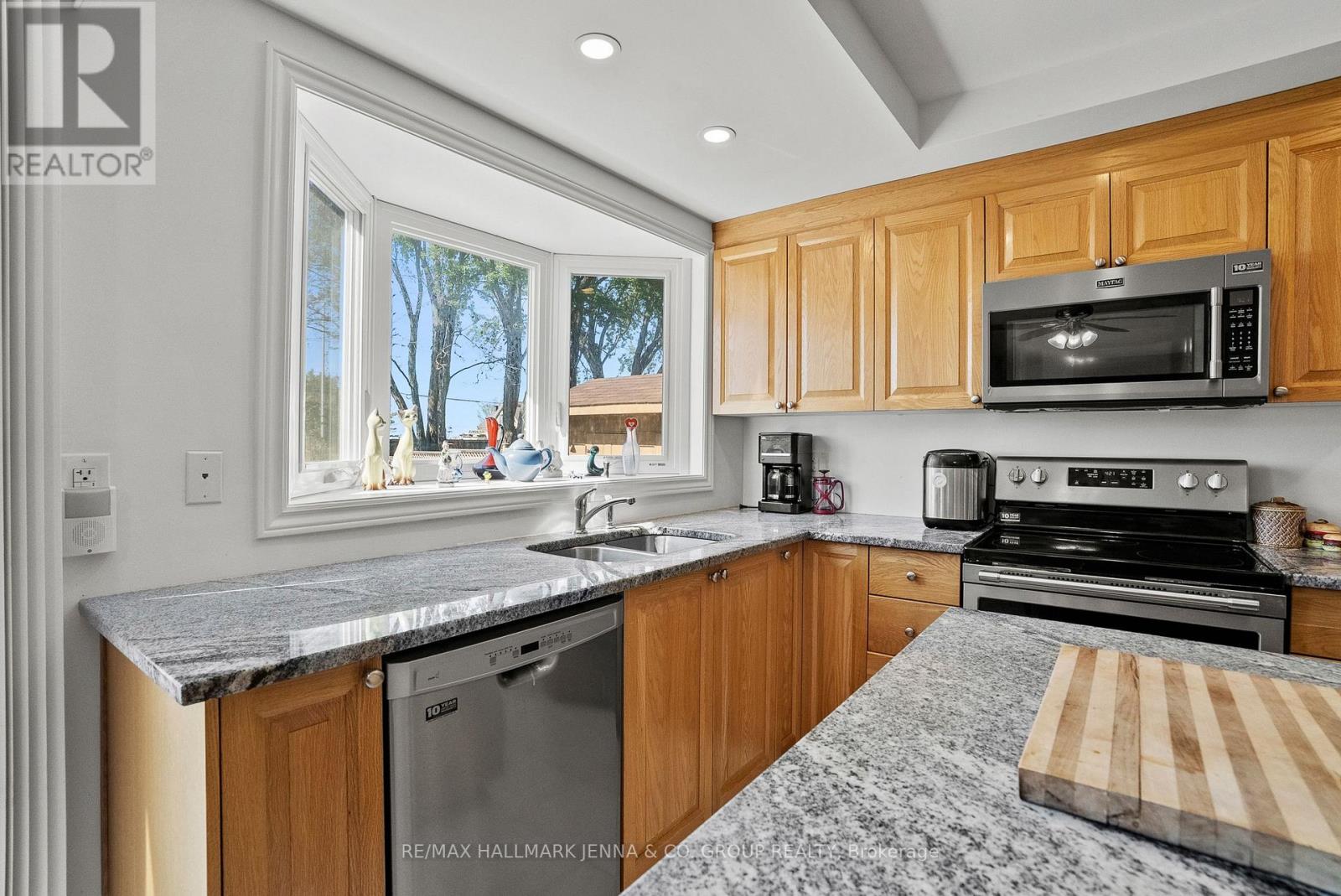 43 ELKE DRIVE - 12