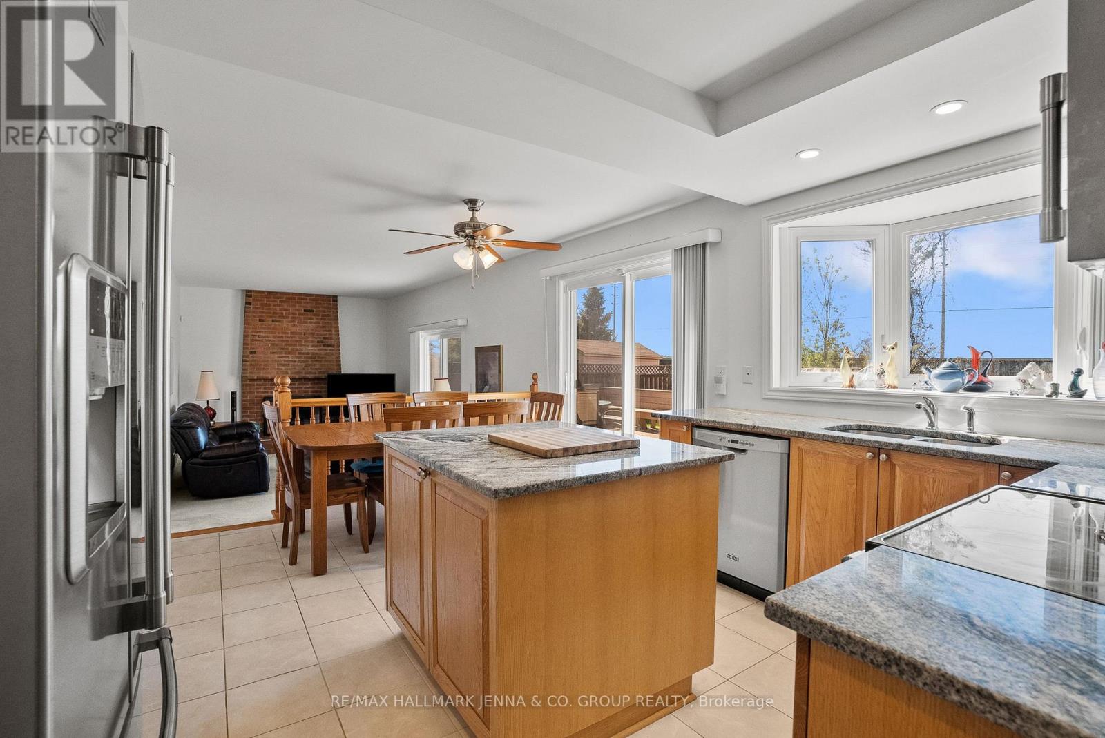 43 ELKE DRIVE - 13
