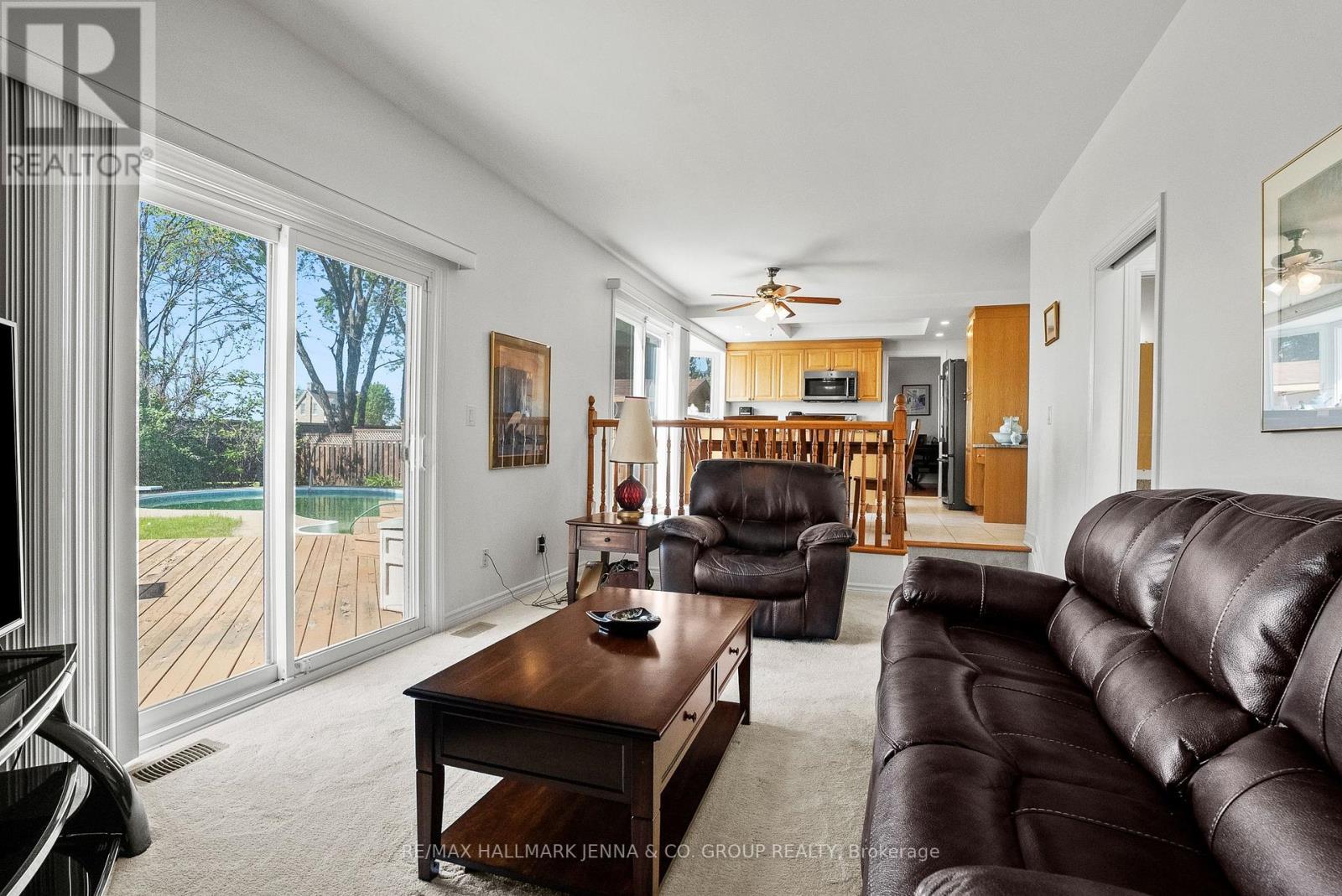 43 ELKE DRIVE - 16