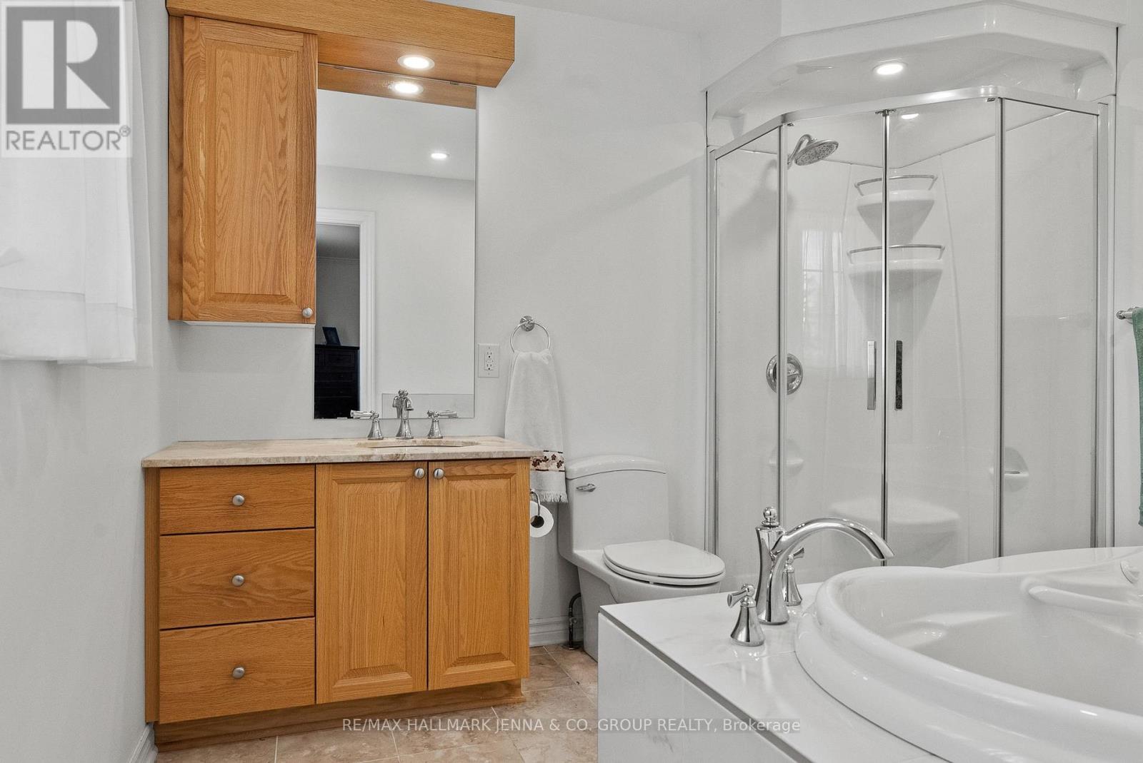 43 ELKE DRIVE - 21