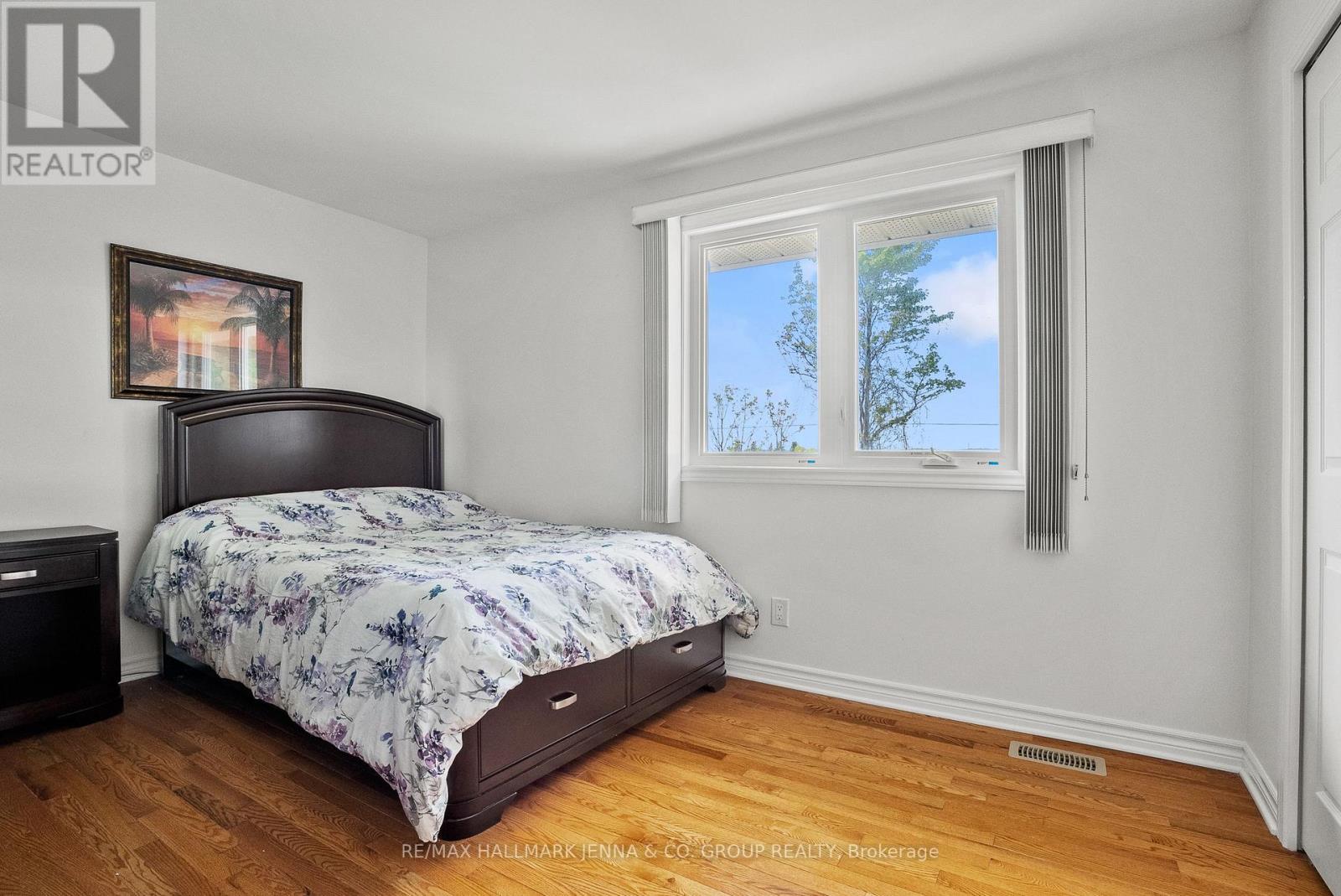 43 ELKE DRIVE - 25