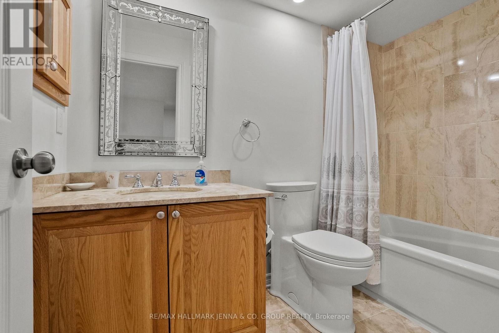 43 ELKE DRIVE - 28