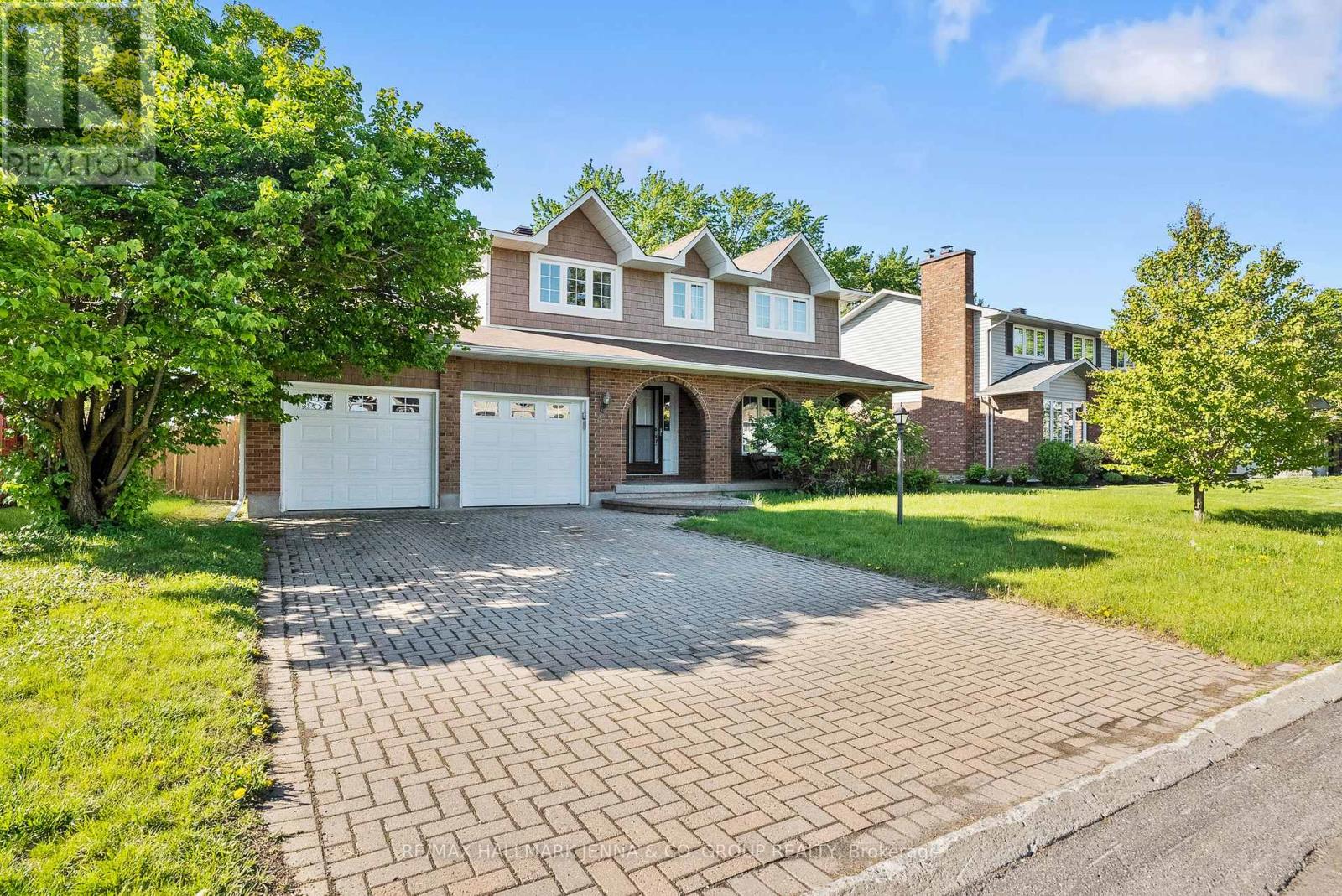 43 ELKE DRIVE - 33