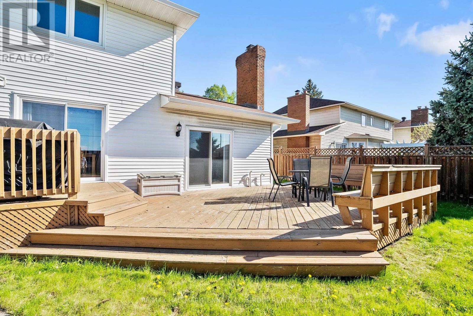 43 ELKE DRIVE - 36