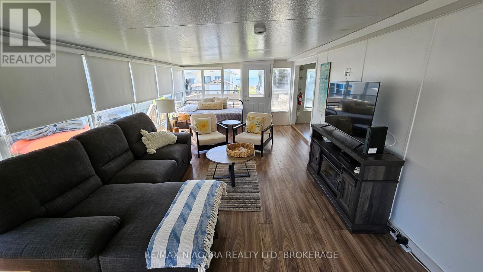 17 MARINER CRESCENT - 2