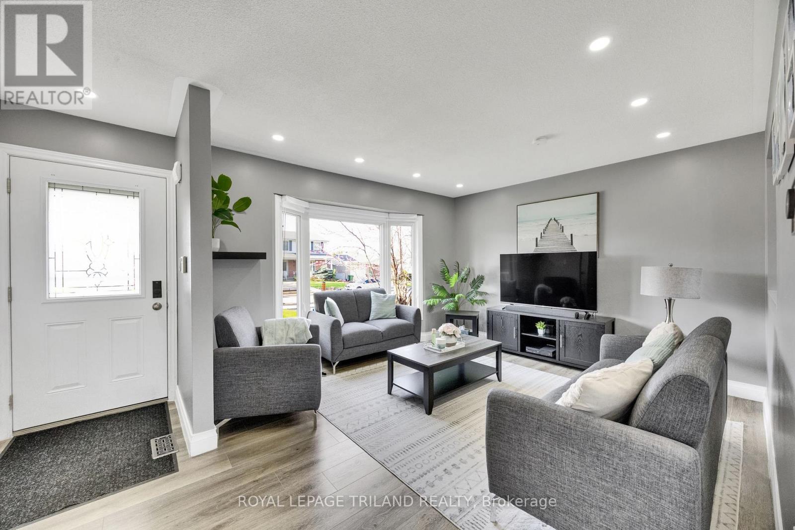 59 VANIER PLACE - 4